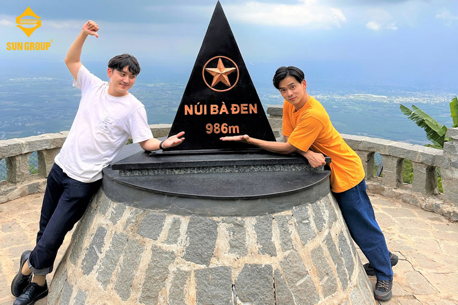 vé cáp treo núi bà đen