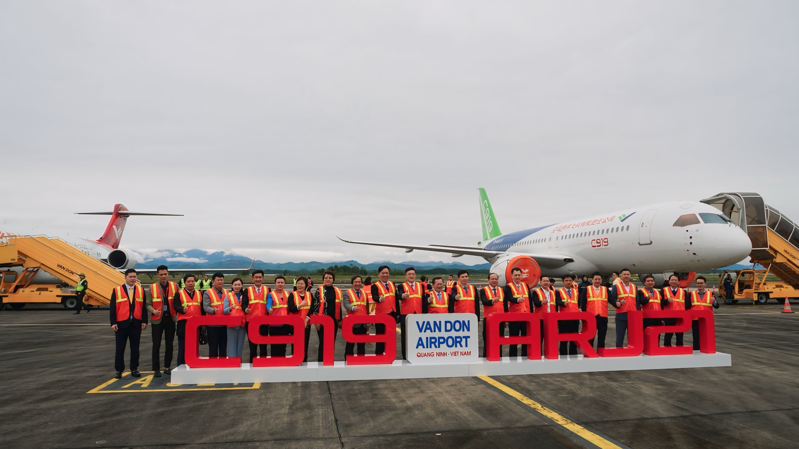 C%C3%A1c%20%C4%91%E1%BA%A1i%20bi%E1%BB%83u%20d%E1%BB%B1%20Comac%20Airshow_.jpg