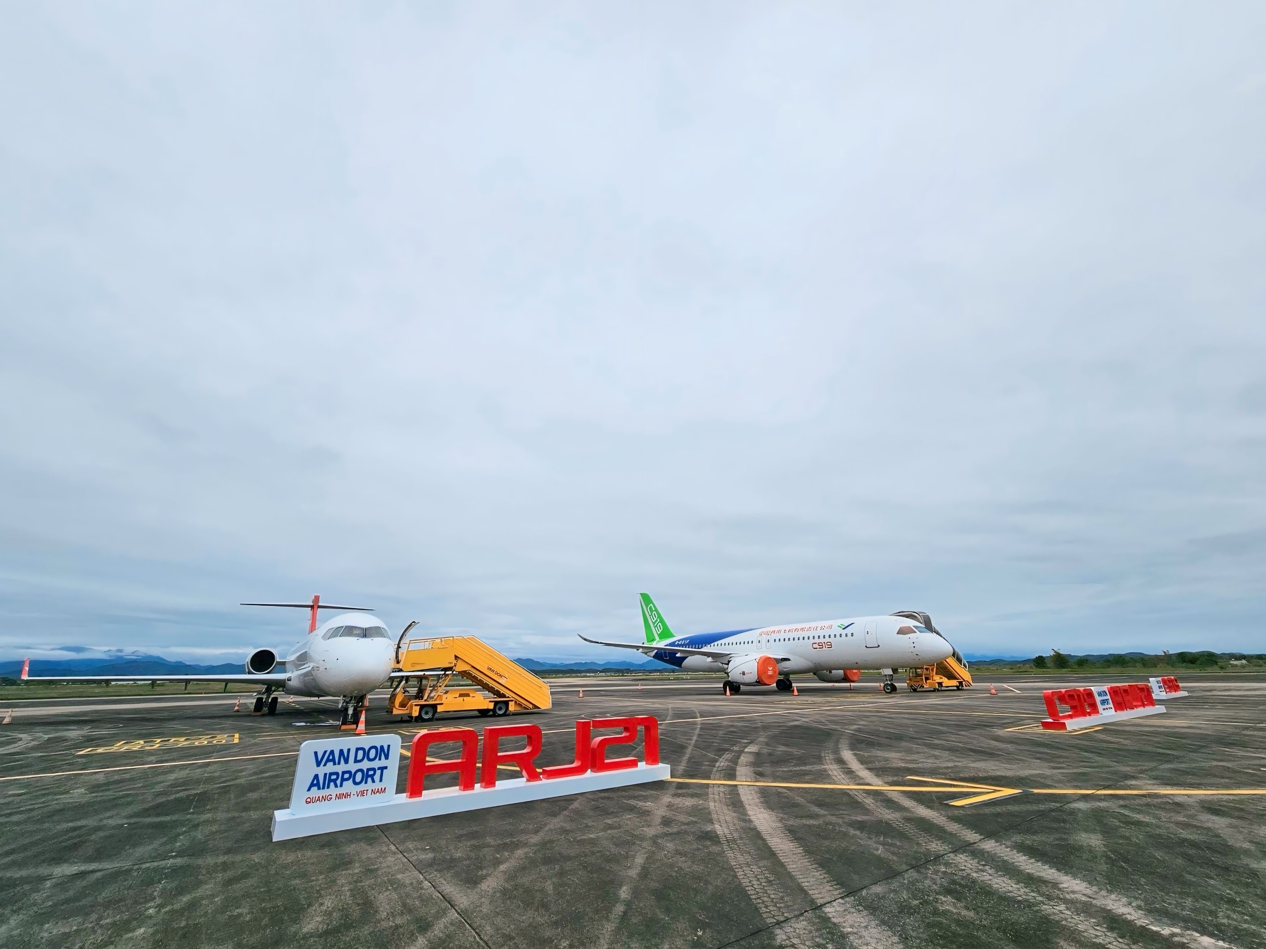 Comac%20Airshow%204.jpg