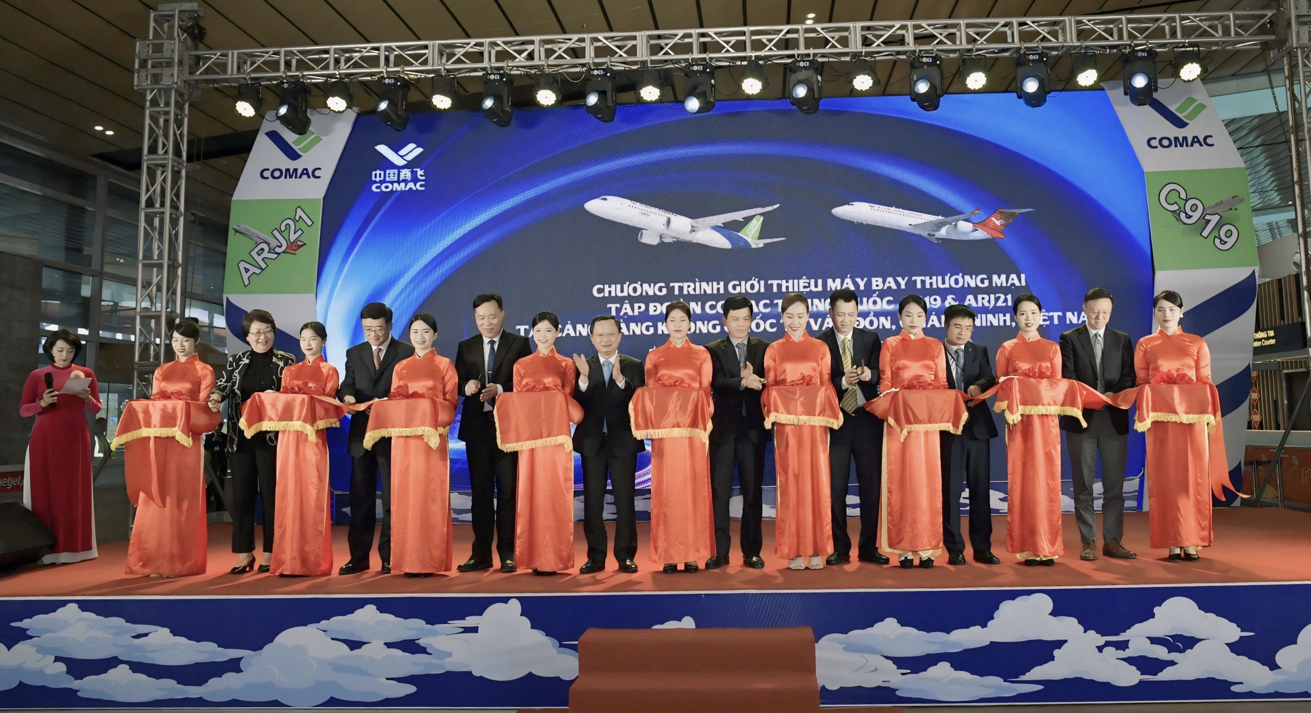 Khai%20m%E1%BA%A1c%20Comac%20Airshow.jpg