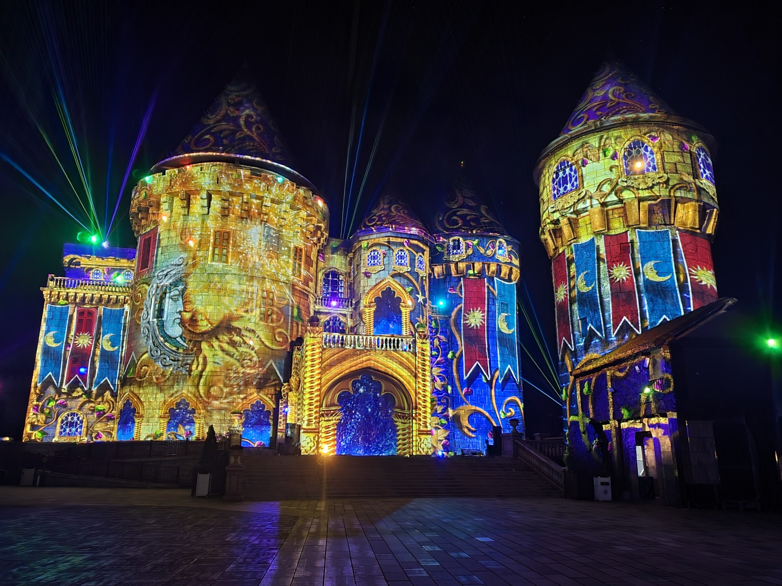 5-man-trinh-dien-anh-sang-3d-mapping-tai-sun-world-ba-na-hills-1-780.jpg