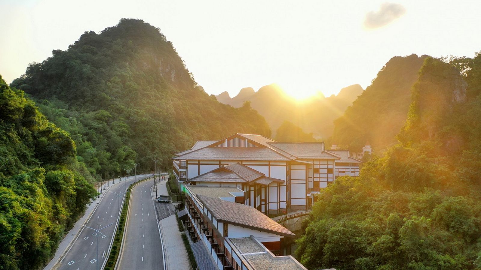Yoko%20Onsen%20Quang%20Hanh%201.jpg