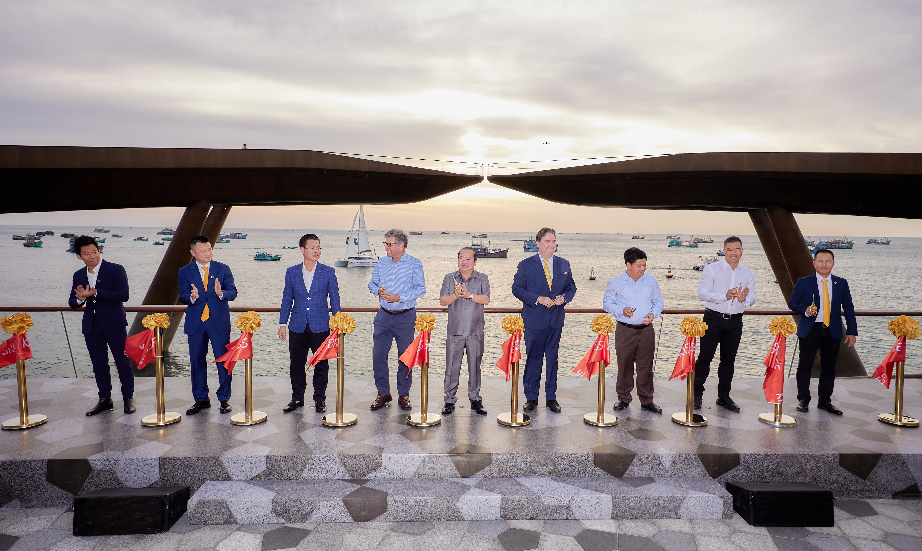 On%20the%20afternoon%20of%20December%2022%2C%20Kiss%20Bridge%2C%20a%20project%20awaited%20eagerly%20by%20tourists%2C%20was%20officially%20inaugurated%20in%20Sunset%20Town%2C%20Phu%20Quoc%20Island.jpg