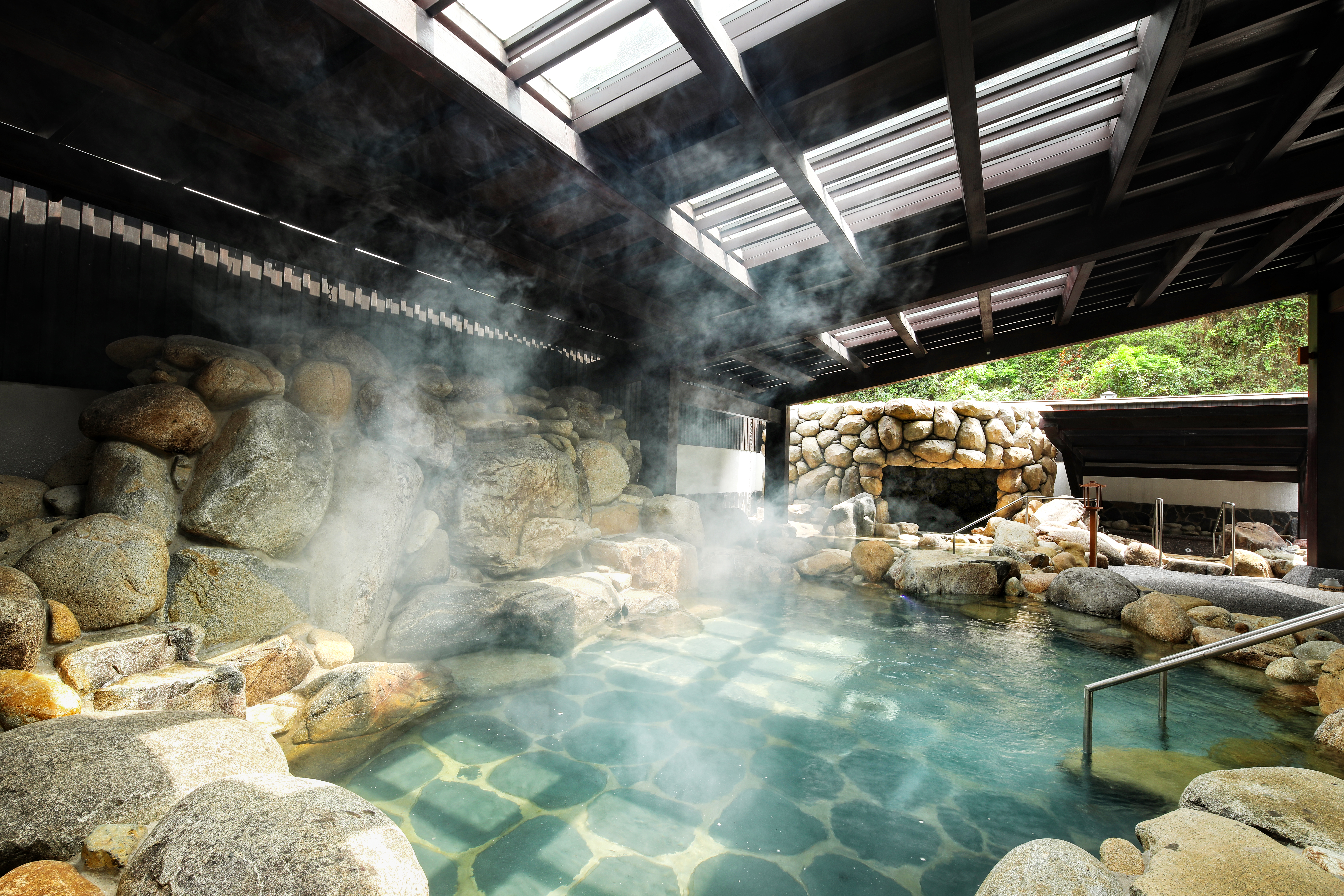 Yoko%20Onsen%20Quang%20Hanh%200903%201.jpg