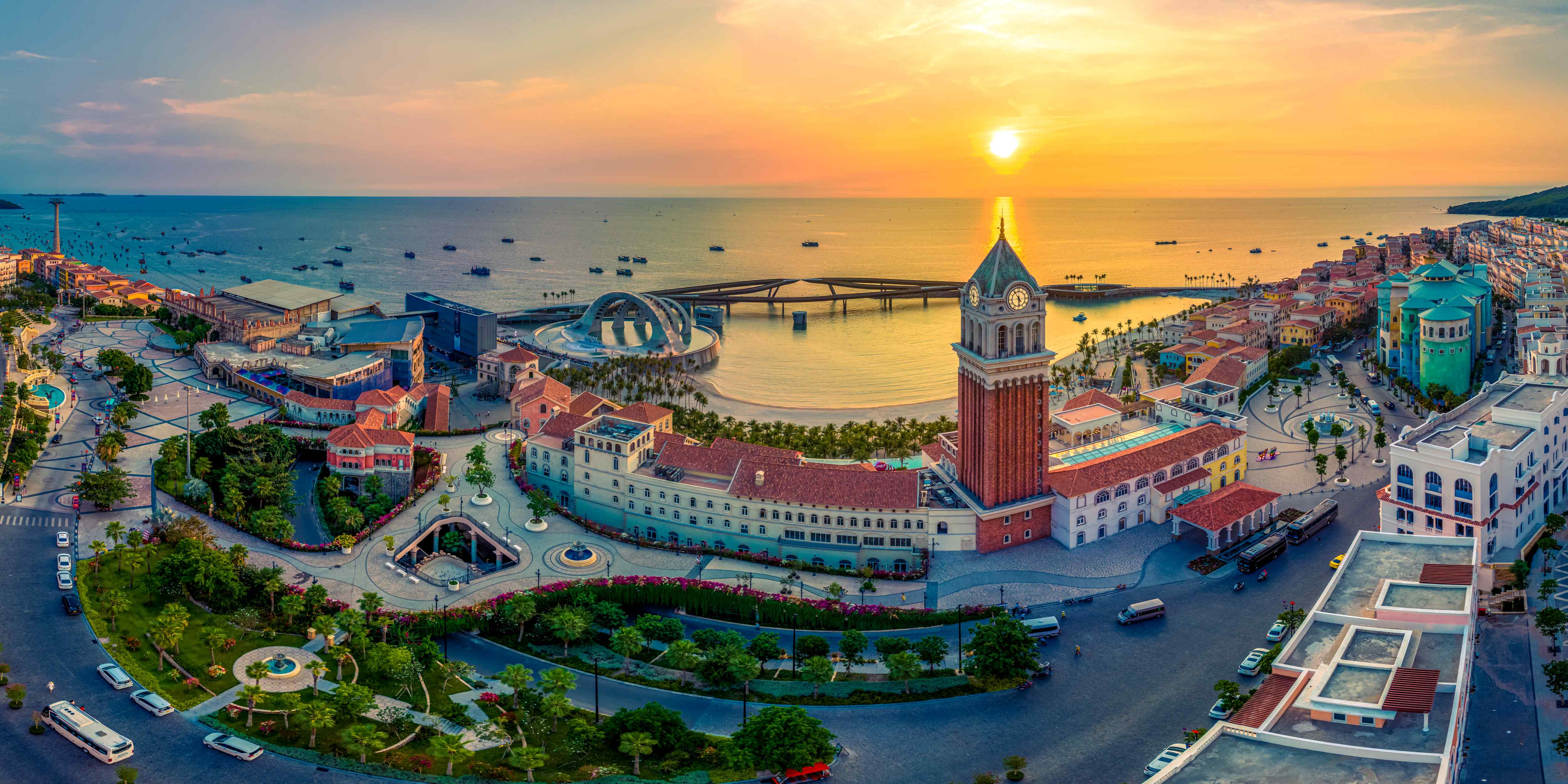 Sunset%20Town.%20Credit_%20Minh%20Tu.jpg
