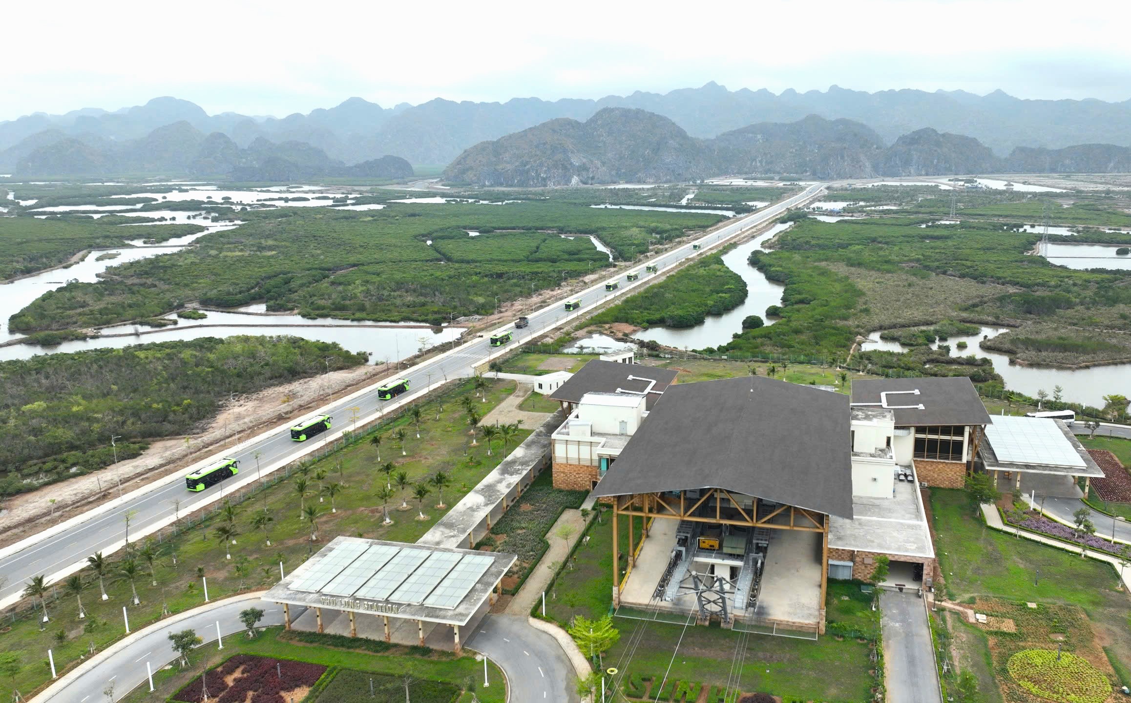 xe-dien-tuyen-ga-phu-long-vinh-trung-tam-xanh-island