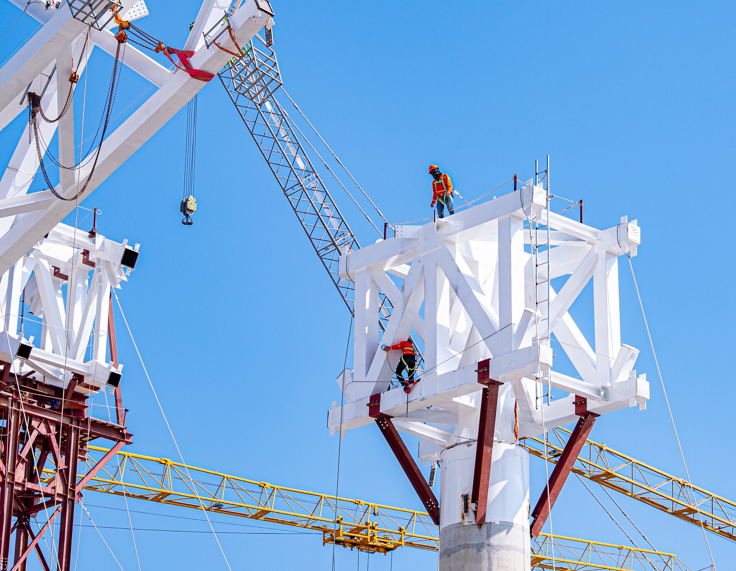 Lắp đặt kết cấu thép mái nhà ga T2 sân bay Phú Quốc.