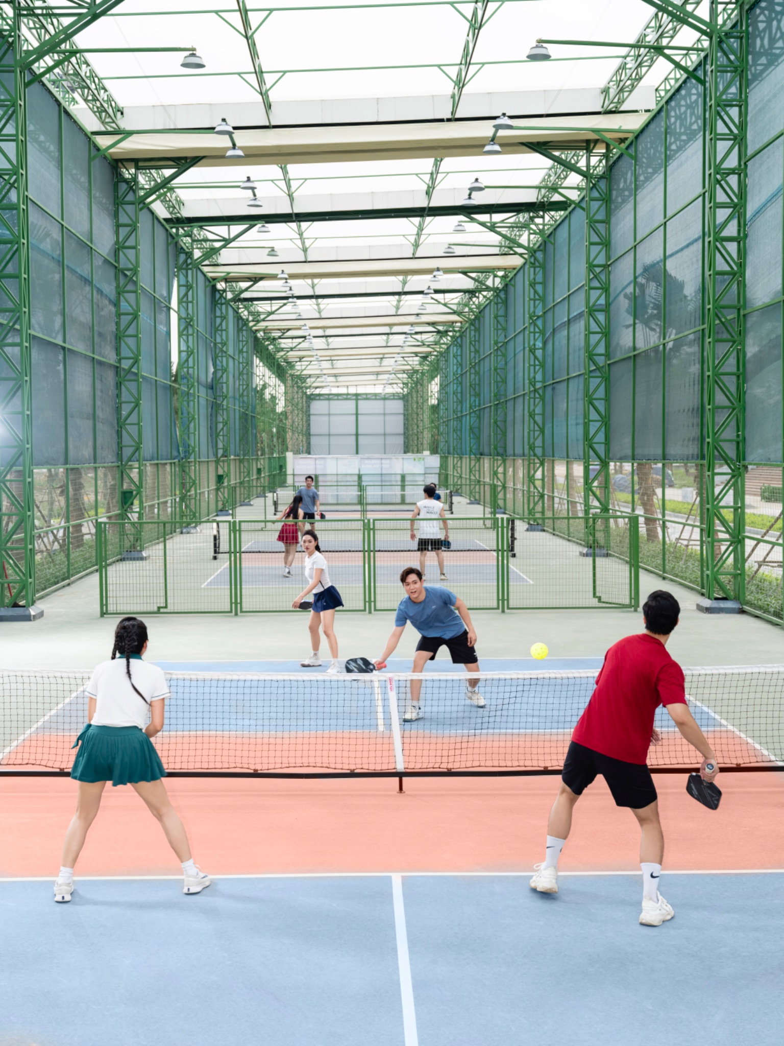 Thế mạnh lớn nhất của Sun Sports City Ninh Binh là sở hữu cụm sân pickleball quy mô lớn bậc nhất cả nước với số lượng 41 sân tiêu chuẩn PPA, tất cả đều có mái che.