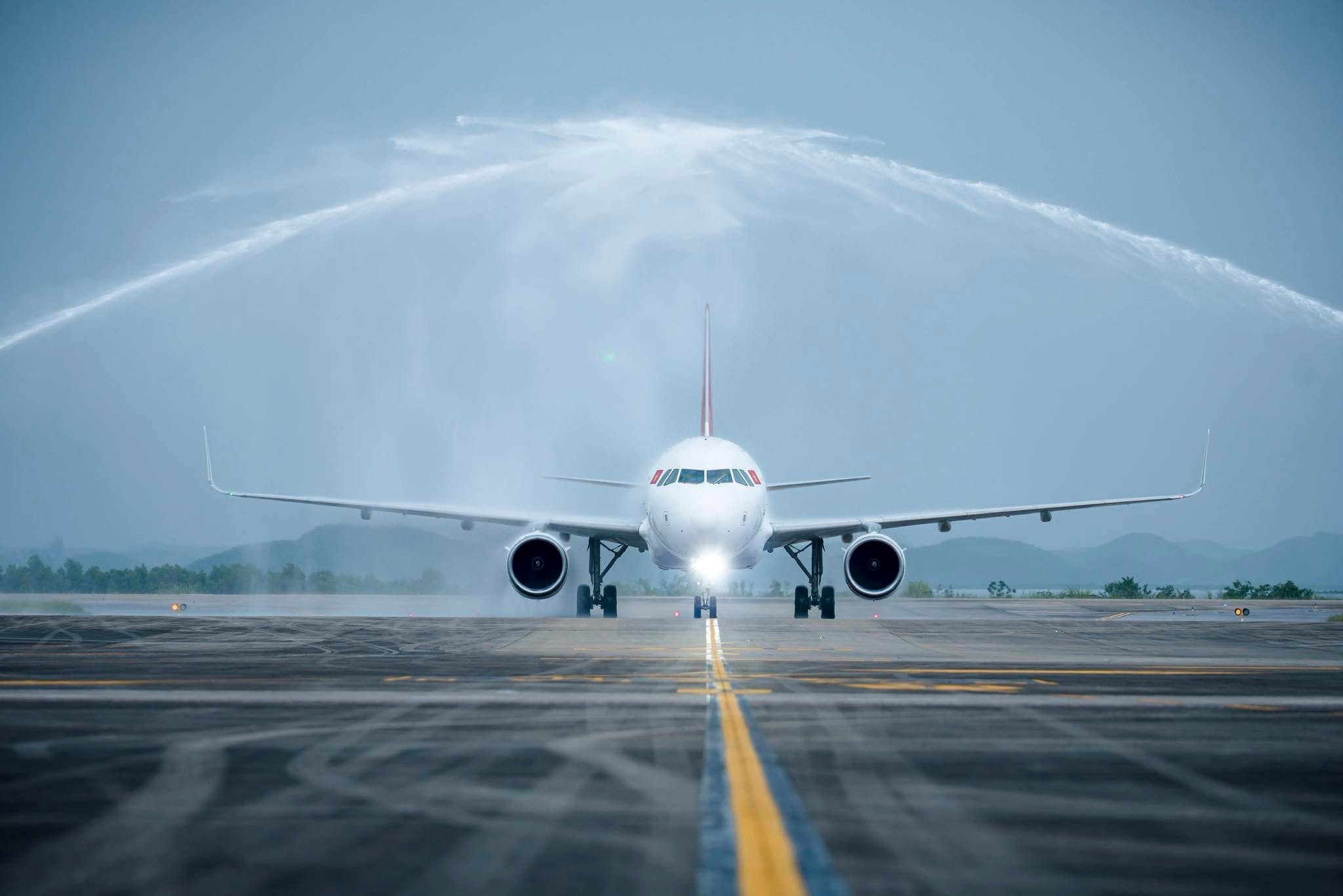 Tàu bay Sun PhuQuoc Airways hạ cánh Cảng HKQT Vân Đồn