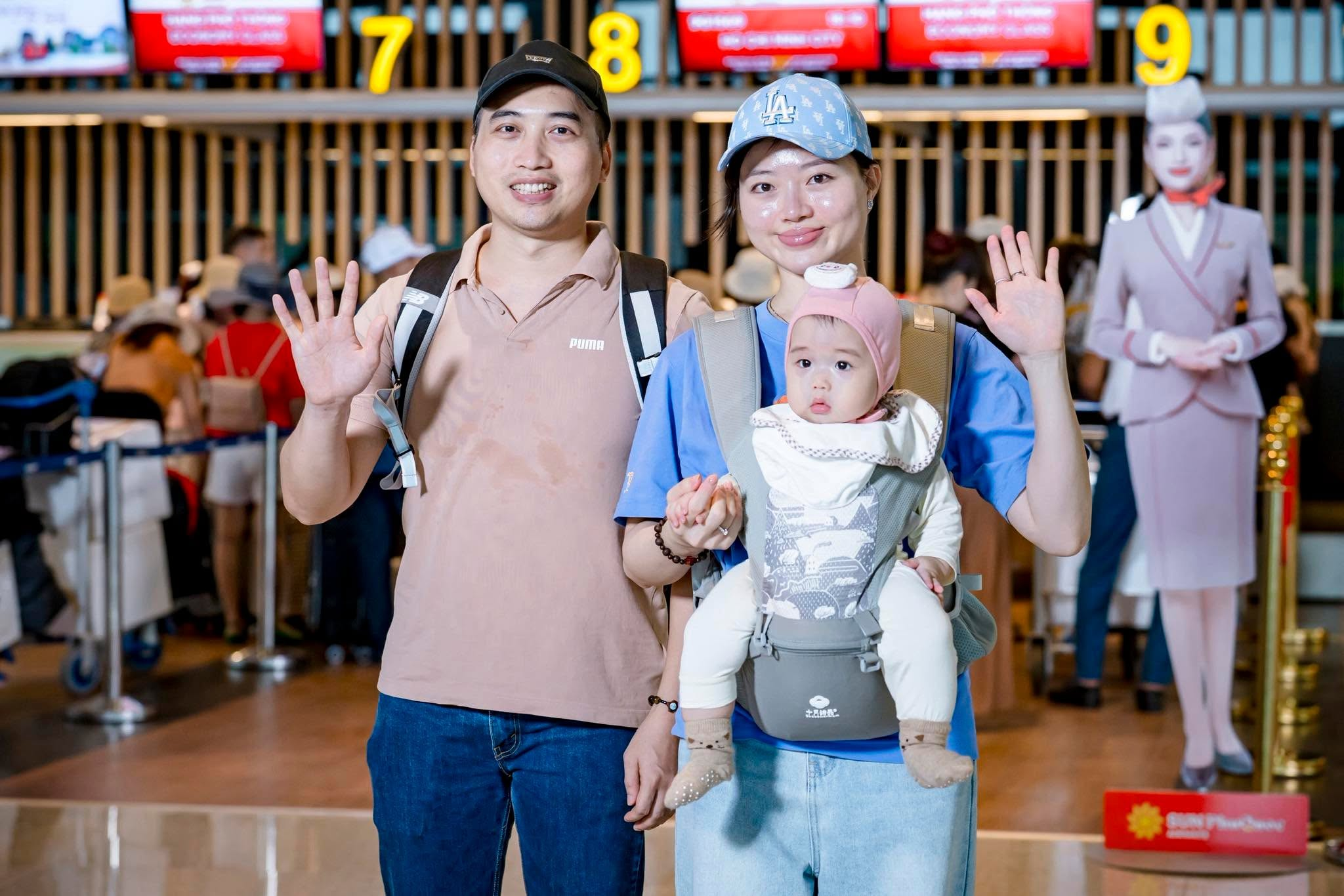 Những du khách đầu tiên của đường bay