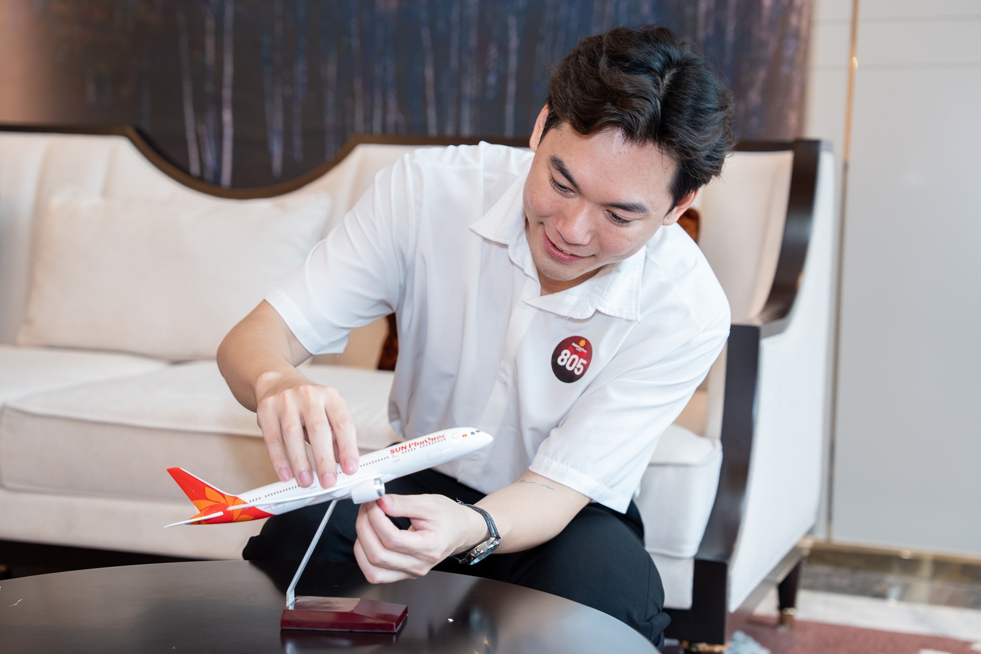 Ứng viên may mắn được tặng mô hình tàu bay Sun PhuQuoc Airways trong chương trình bốc thăm