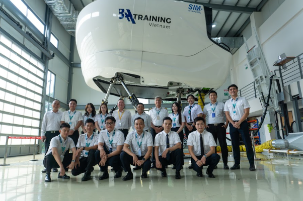 Các học viên tham gia lớp huấn luyện chuyển loại Airbus A320/A321 đầu tiên
