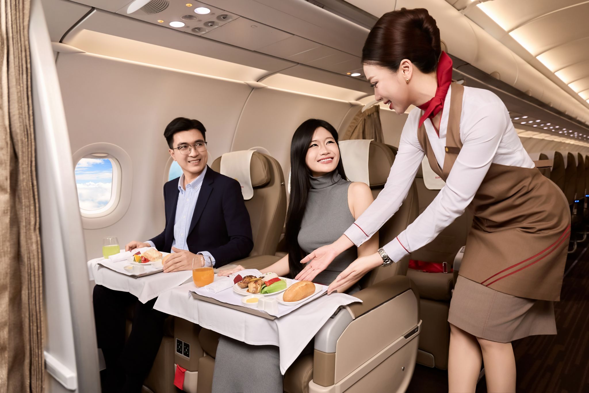 Là hãng hàng không đầu tiên của Việt Nam mang tên một hòn đảo, Sun PhuQuoc Airways được Sun Group đầu tư và phát triển theo mô hình “hàng không nghỉ dưỡng” với mạng bay “trục nan”, kết nối trực tiếp Phú Quốc với các trung tâm du lịch – kinh tế trong và ngoài nước