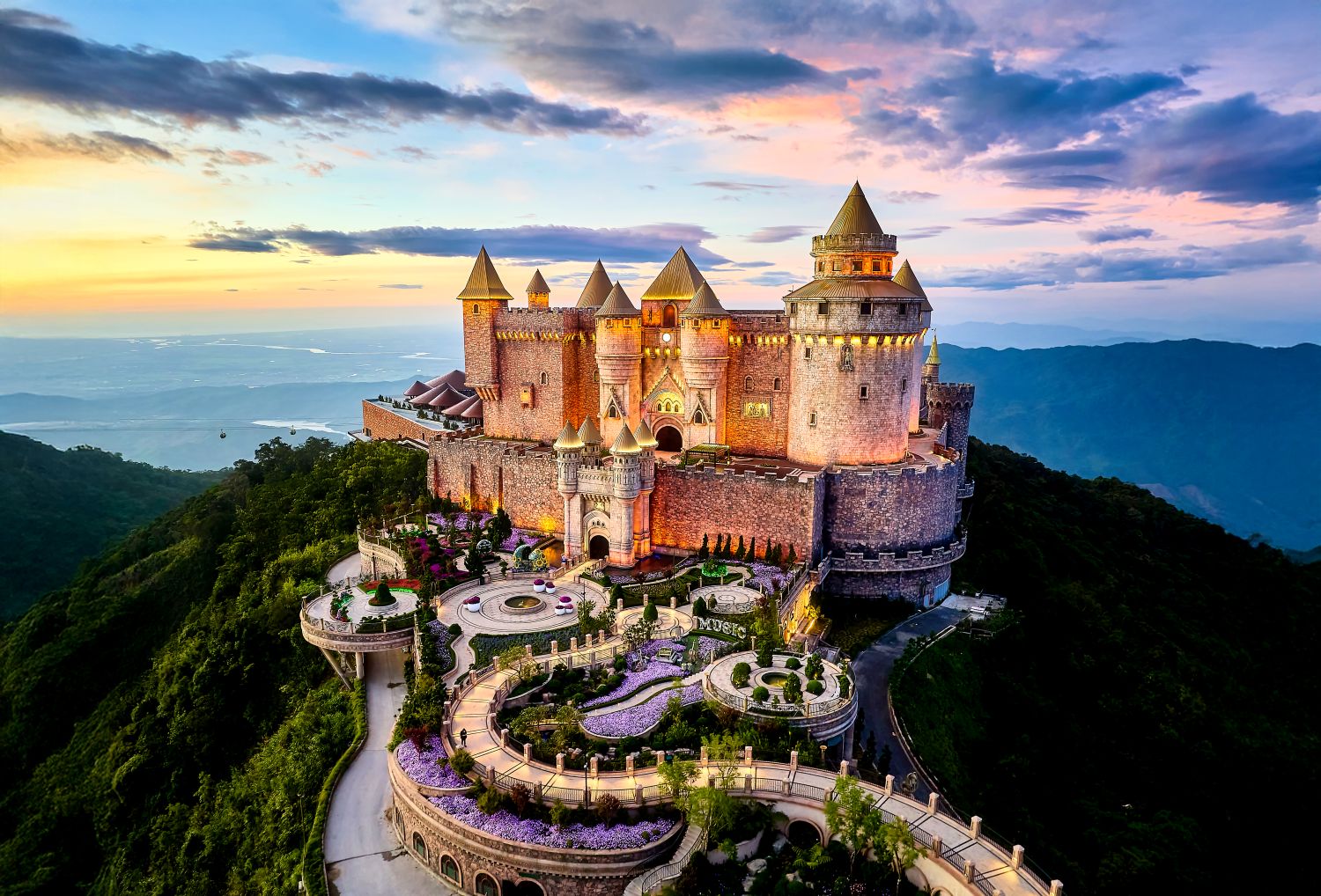 Sun World Ba Na Hills cùng các sản phẩm du lịch chất lượng góp phần gia tăng sức hút cho Đà Nẵng