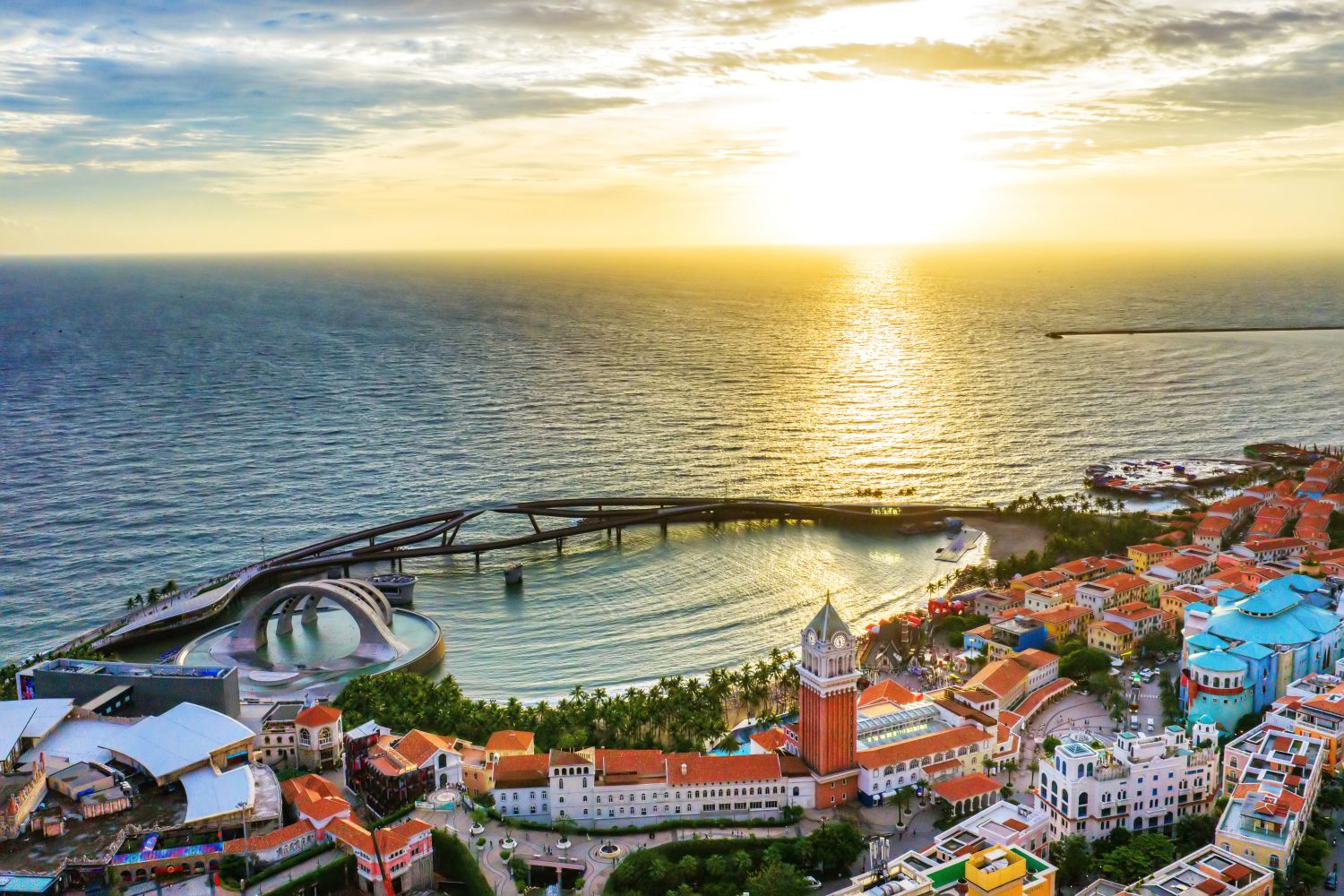 Hạ tầng du lịch – giải trí – nghỉ dưỡng toàn diện là chìa khóa đưa Phú Quốc khẳng định vị thế tâm điểm du lịch MICE (Ảnh: Thị trấn Hoàng Hôn)