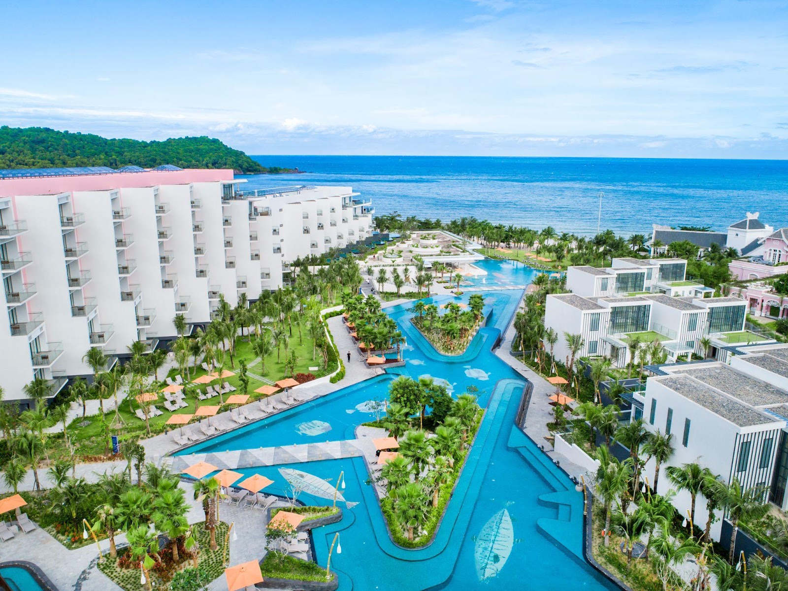 Premier Residences Phu Quoc Emerald Bay cũng tiếp tục giành 2 giải thưởng lớn cho Sun Group.