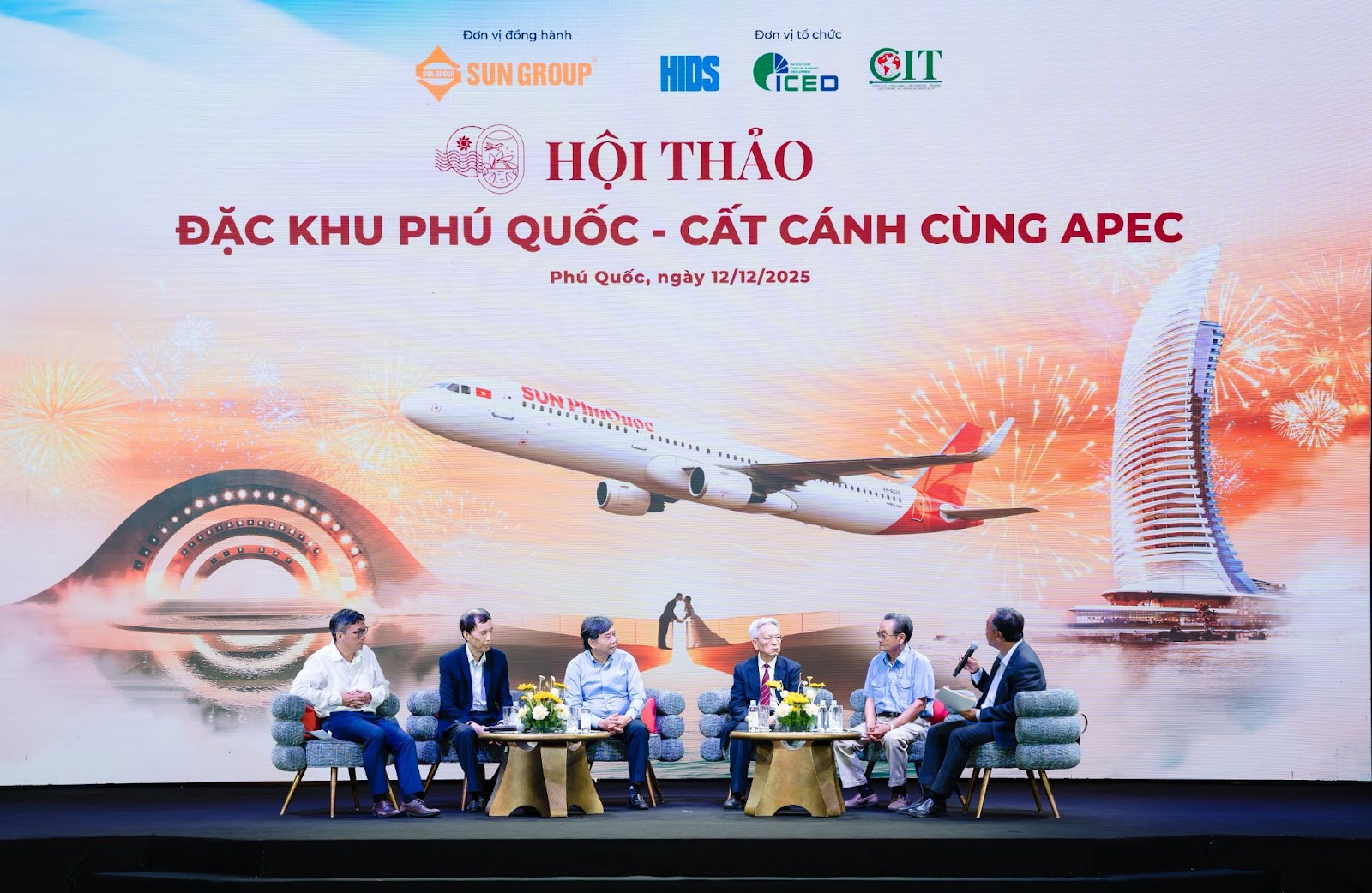 Hội thảo “Đặc khu Phú Quốc – Cất cánh cùng APEC” diễn ra tại Trung tâm hội nghị Sun Signature Gallery, Phú Quốc ngày 12/12.