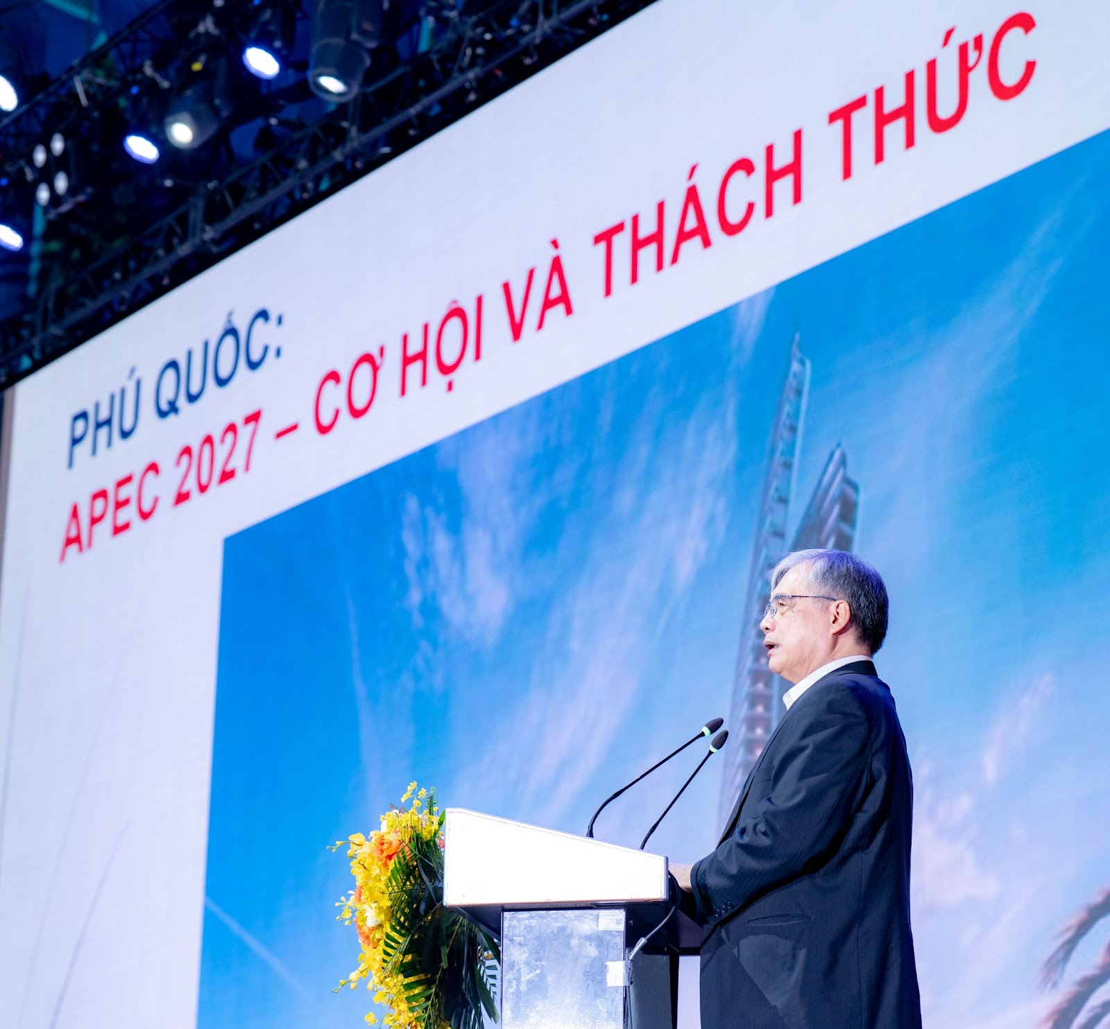 PGS.TS Trần Đình Thiên đóng góp tham luận về APEC 2027 - Cơ hội và thách thức.