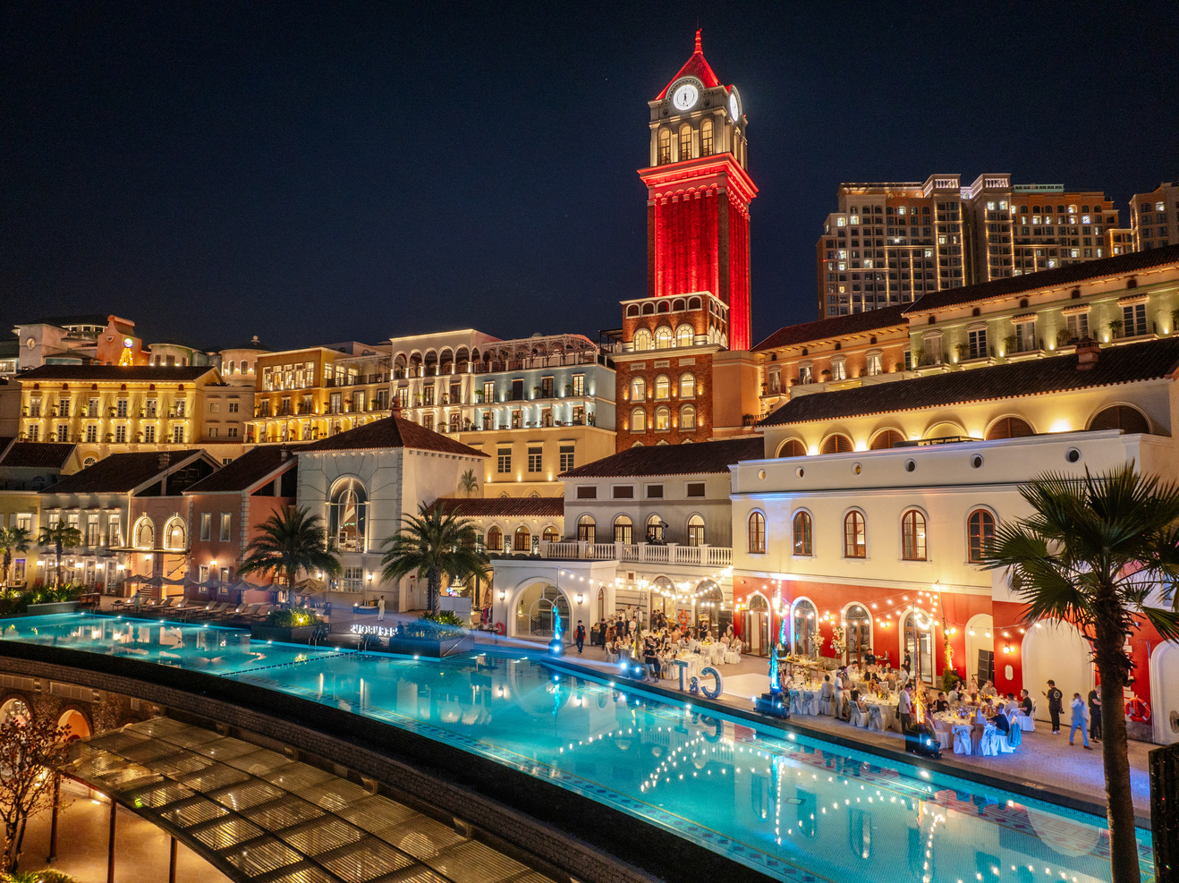 La Festa Phu Quoc - Curio Collection by Hilton là dấu ấn nghỉ dưỡng 5 sao ngay tại trung tâm Thị trấn Hoàng Hôn, Phú Quốc.