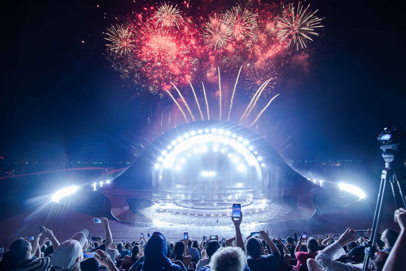 Đầu tư vào những show diễn là một trong những cách Sun World tạo nên sức hút tới du khách trong và ngoài nước