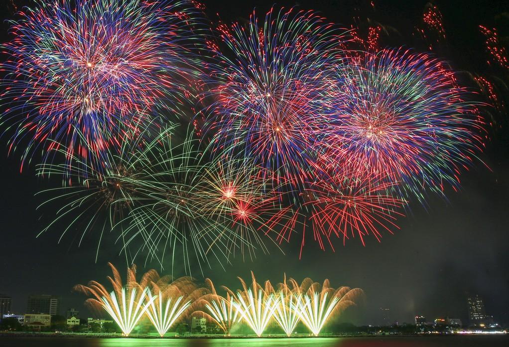 Sun Group là đơn vị tài trợ cho trận địa pháo hoa quy mô gần 10.000 quả tại sân vận động quốc gia Mỹ Đình.