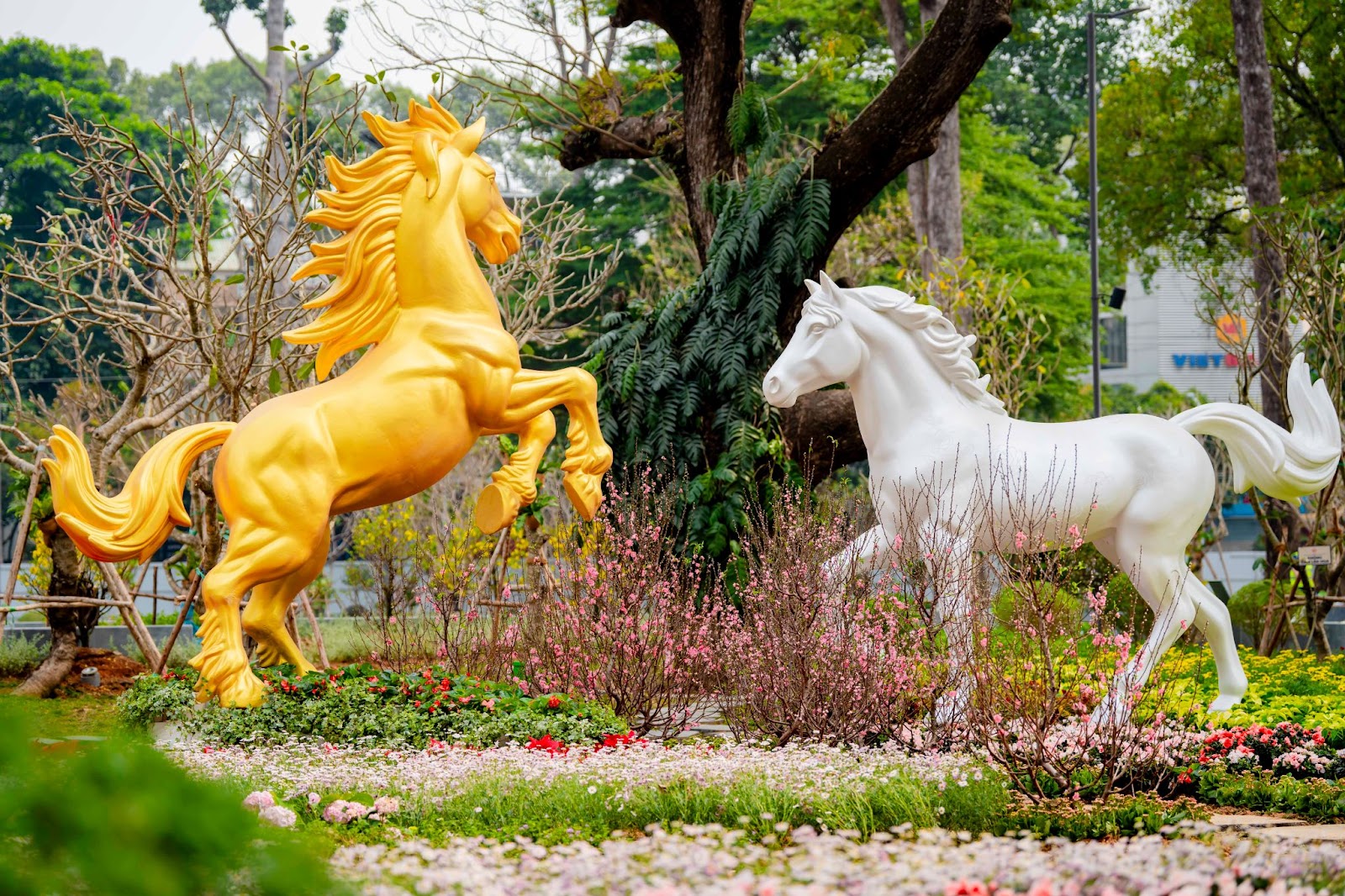 Công viên không chỉ góp phần hoàn thiện diện mạo đô thị, mà còn trở thành không gian xanh thiết yếu, nâng cao chất lượng sống và tạo dựng môi trường sinh hoạt lành mạnh cho toàn bộ cư dân tại Thành phố Hồ Chí Minh