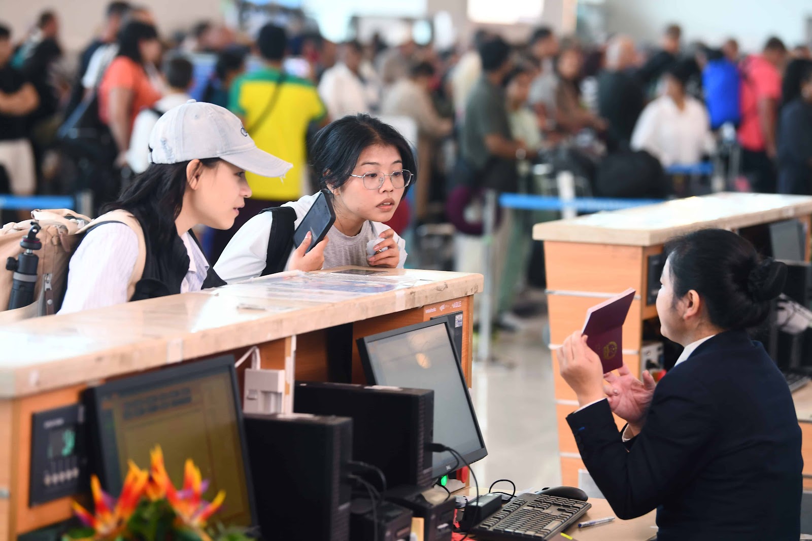 Du khách hài lòng với công tác vận hành Cảng