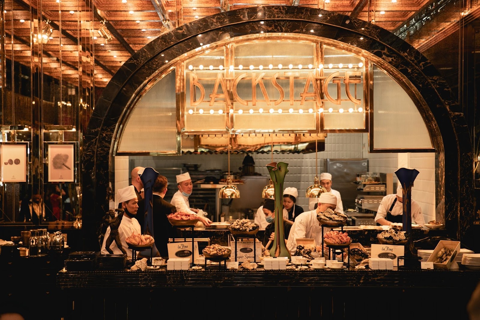 Nhà hàng Backstage thiết kế như hậu trường sân khấu, tôn vinh ẩm thực Hà Nội.