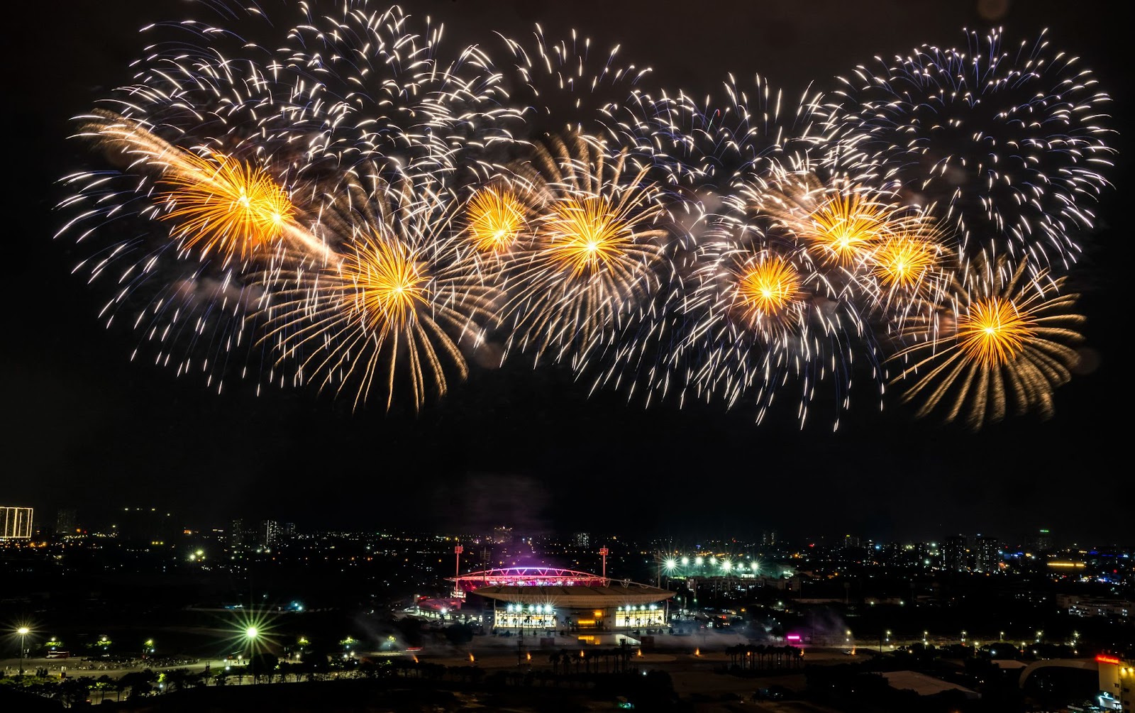 Chương trình chính thức dự kiến sẽ có 6 đợt bắn xuyên suốt, khép lại là màn trình diễn tầm cao 15 phút.