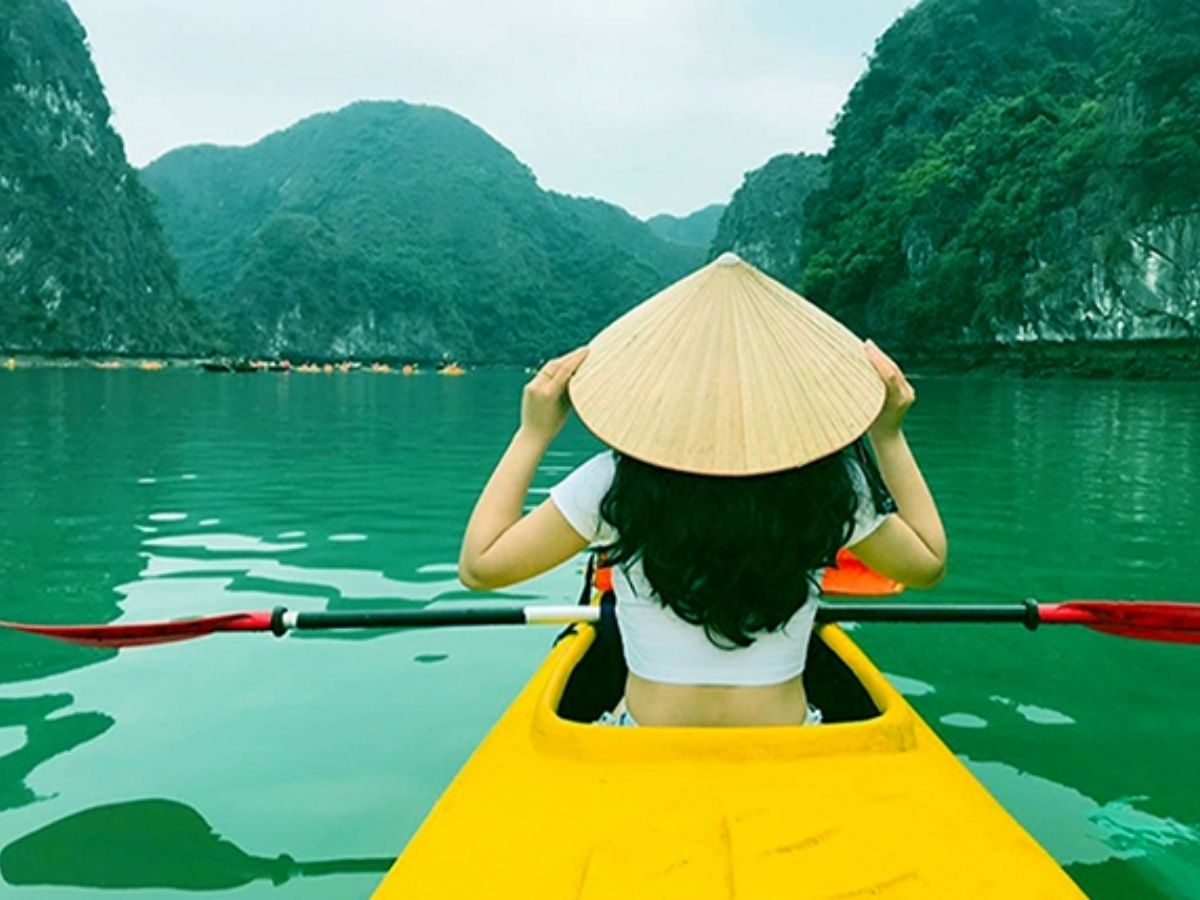 tu-tay-cheo-kayak-kham-pha-vinh-lan-ha-nhat-dinh-phai-thu