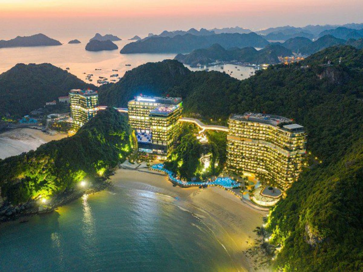 Flamingo Cát Bà Resort là một trong những khách sạn hàng đầu tại đây.