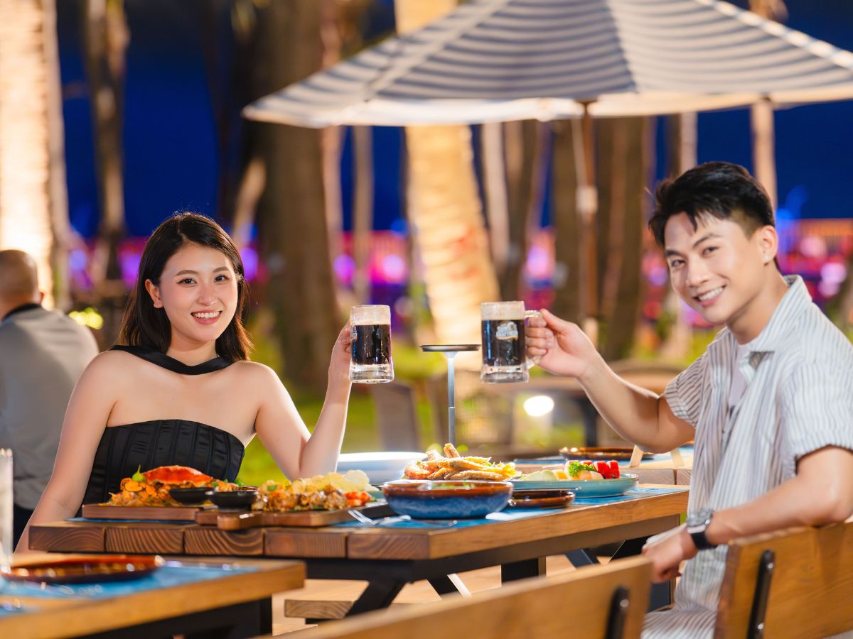Nhiều món ăn hấp dẫn ở quanh bãi Tùng Thu Cát Bà.
