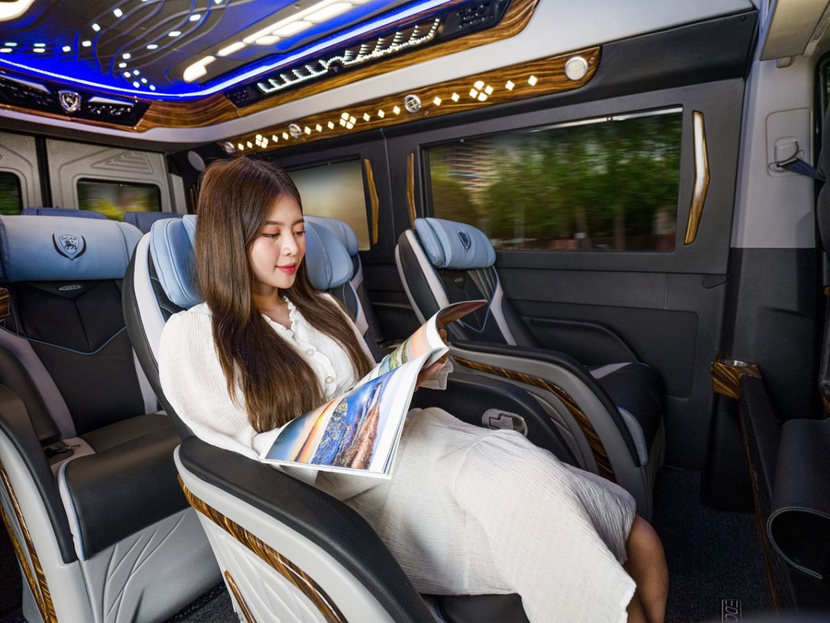 Hanoi - Cat Ba limousine has a convenient route.