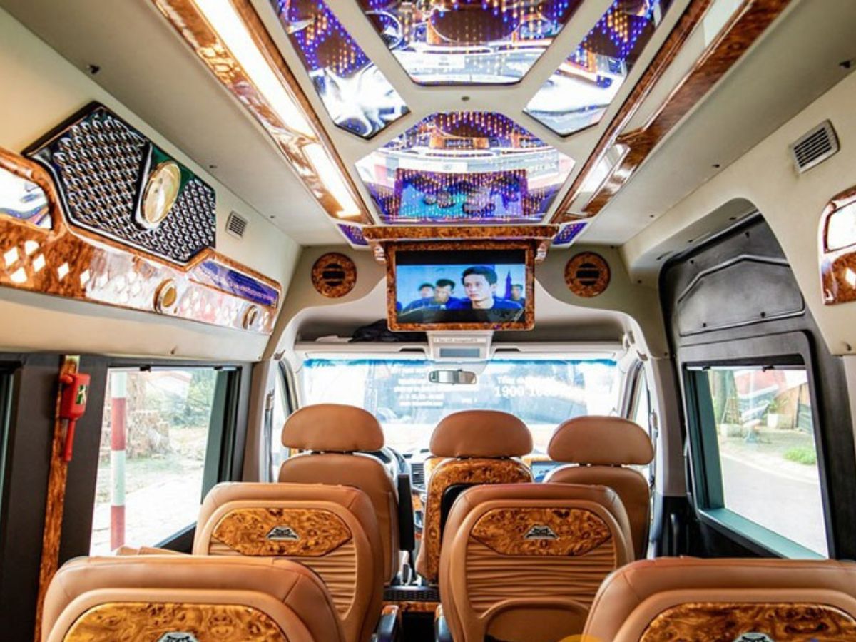 Hoang Phu Transportation with professional service.
