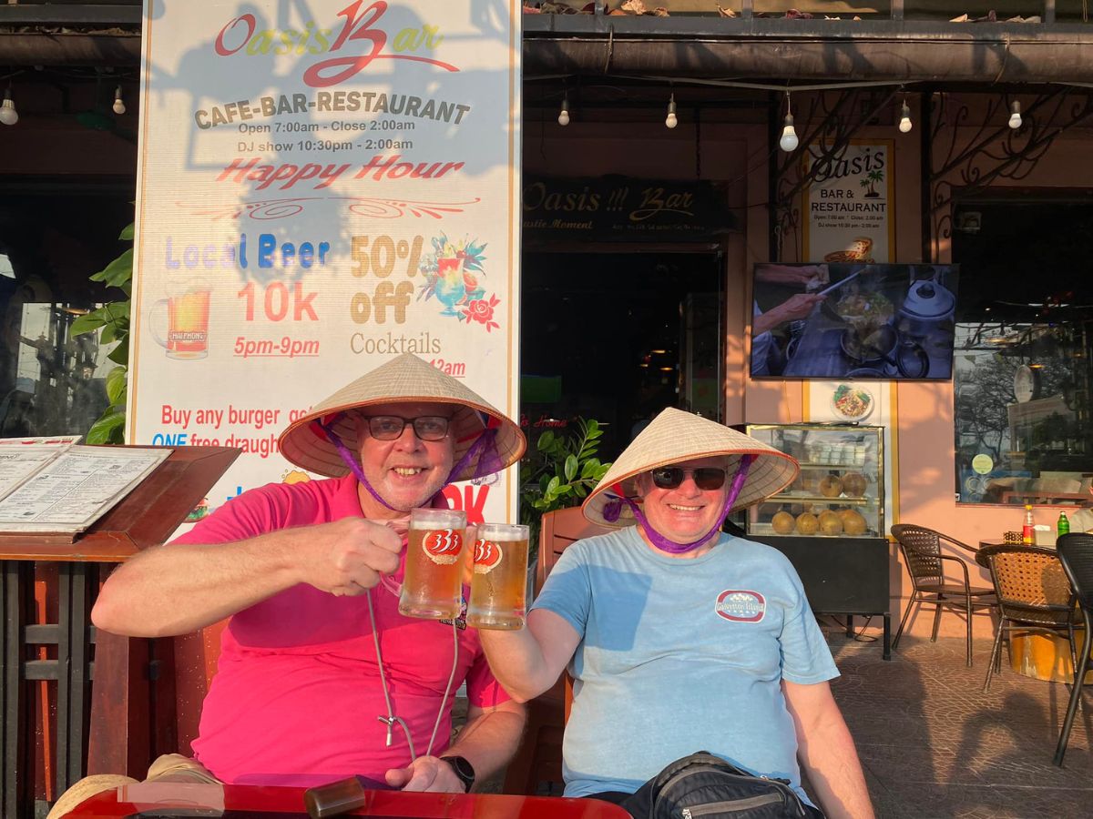 Oasis Bar Cát Bà là địa chỉ chơi đêm thú vị.