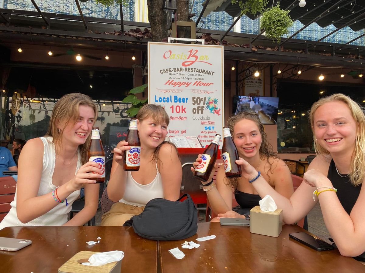 Oasis Bar Cát Bà có nhiều đồ uống sáng tạo.