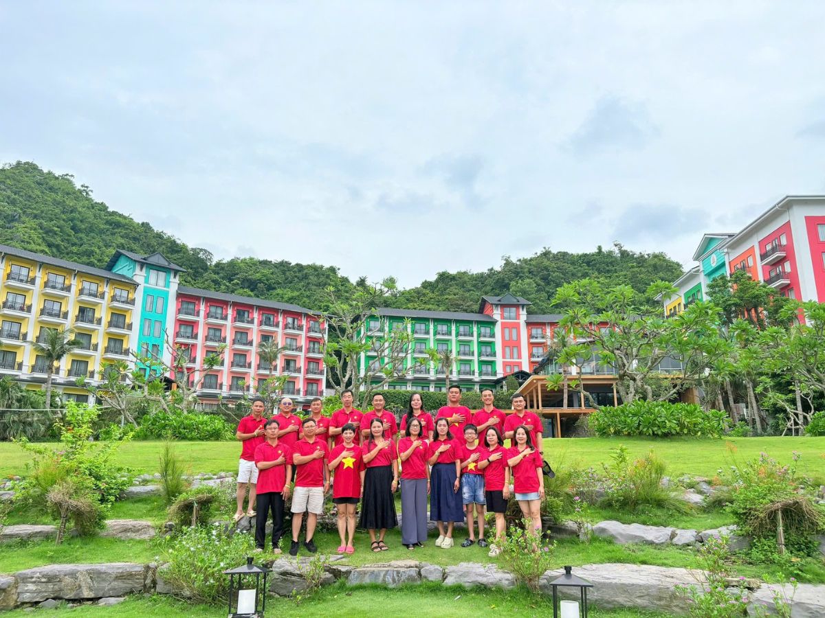 The May Legend CatBa Resort receives many good reviews.