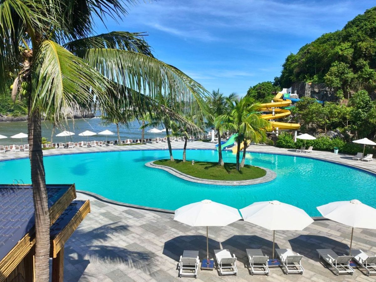 The May Legend CatBa Resort has a swimming pool for guests.