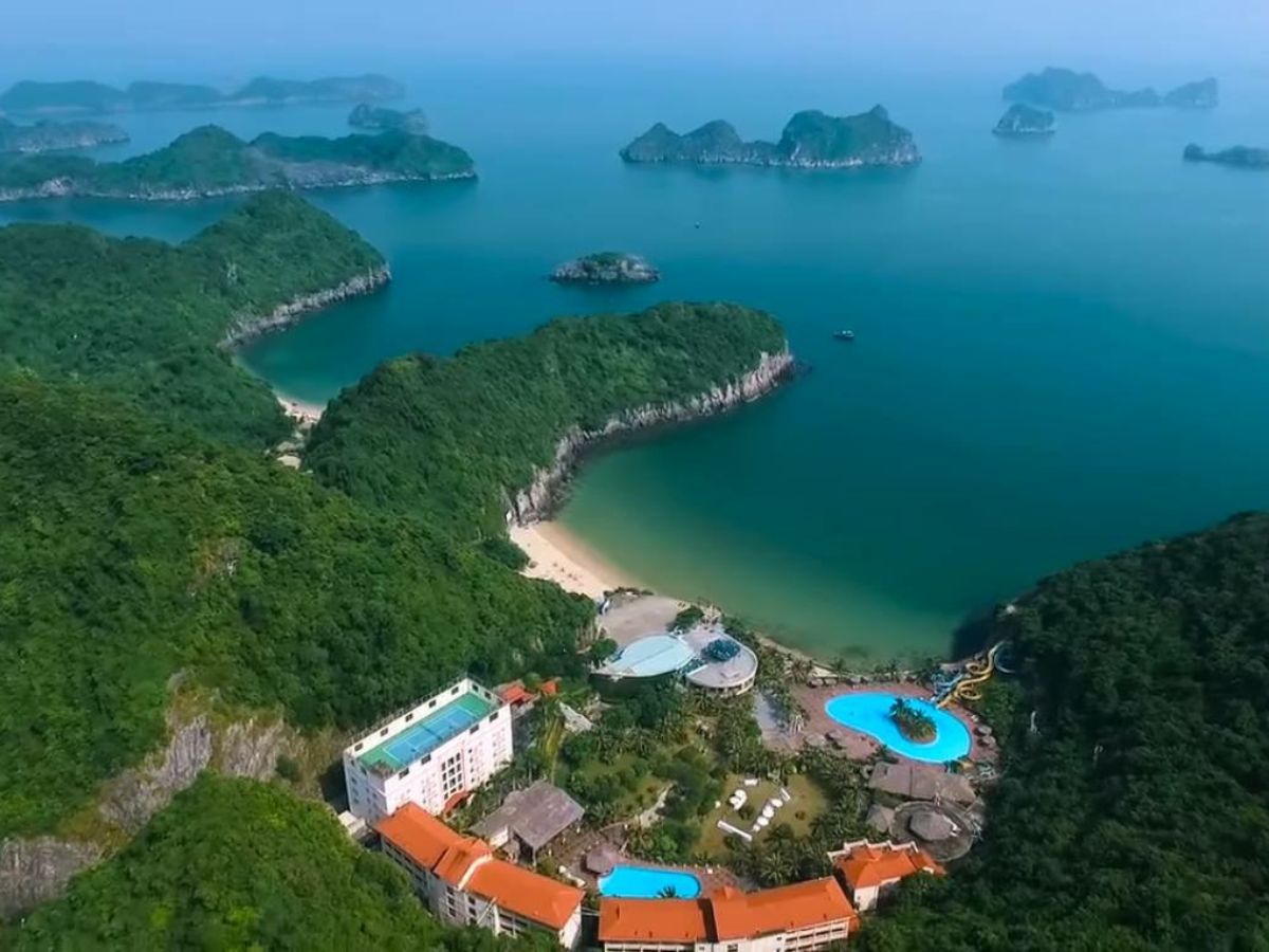 Book in advance at The May Legend CatBa Resort.