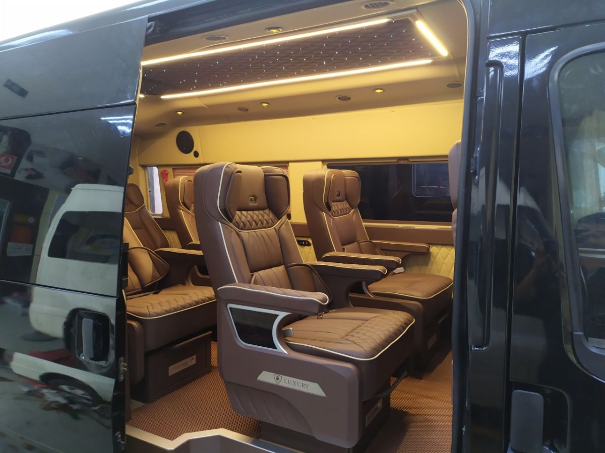 Di chuyển cao tốc Hà Nội - Hải Phòng bằng xe limousine tiện lợi.