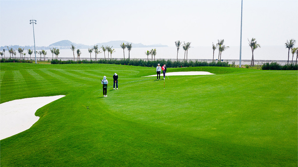 This is an ideal meeting point for passionate golfers.