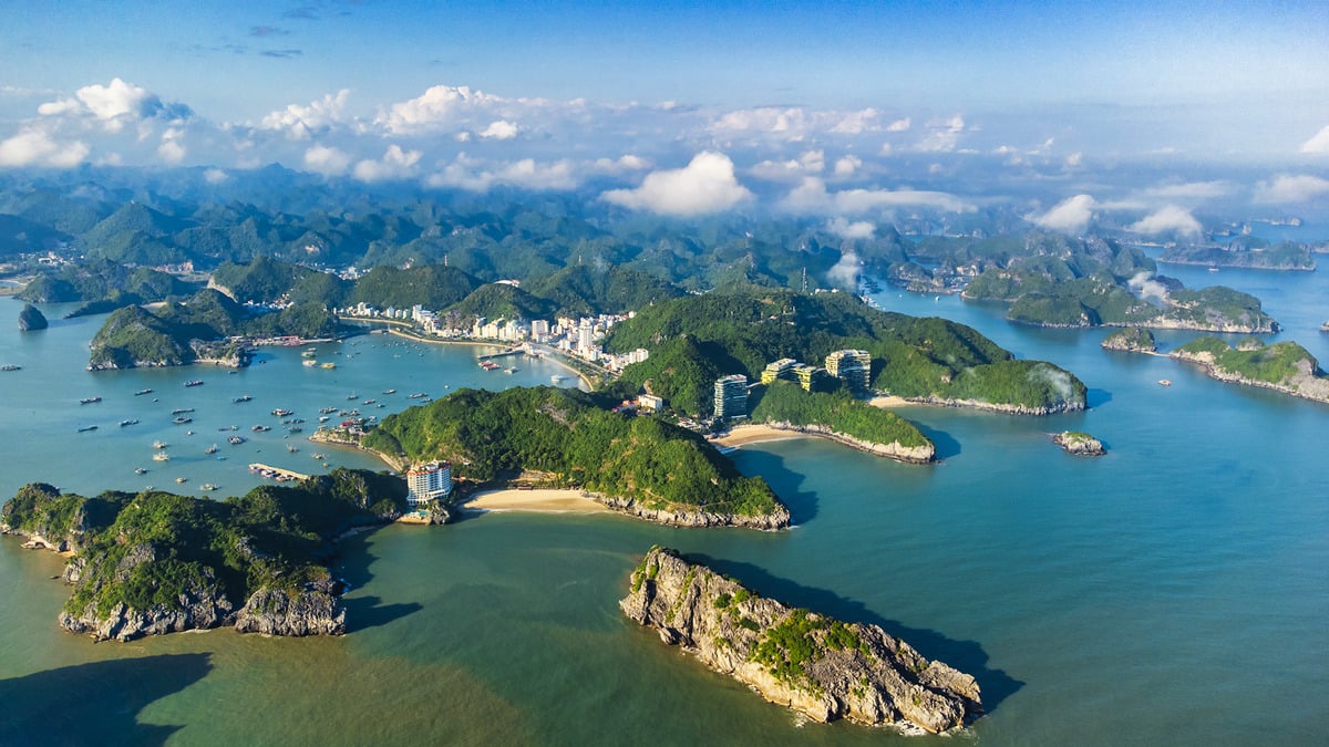 Cat Ba Island with majestic scenery.