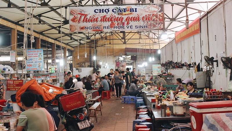 Chợ Cát Bi được mệnh danh là thiên đường quà vặt.