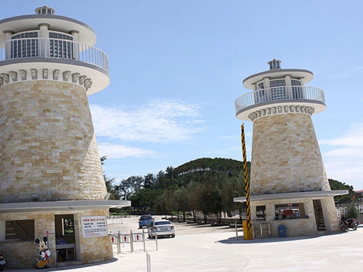 The 125-year-old Hon Dau Lighthouse features a distinctive French style.