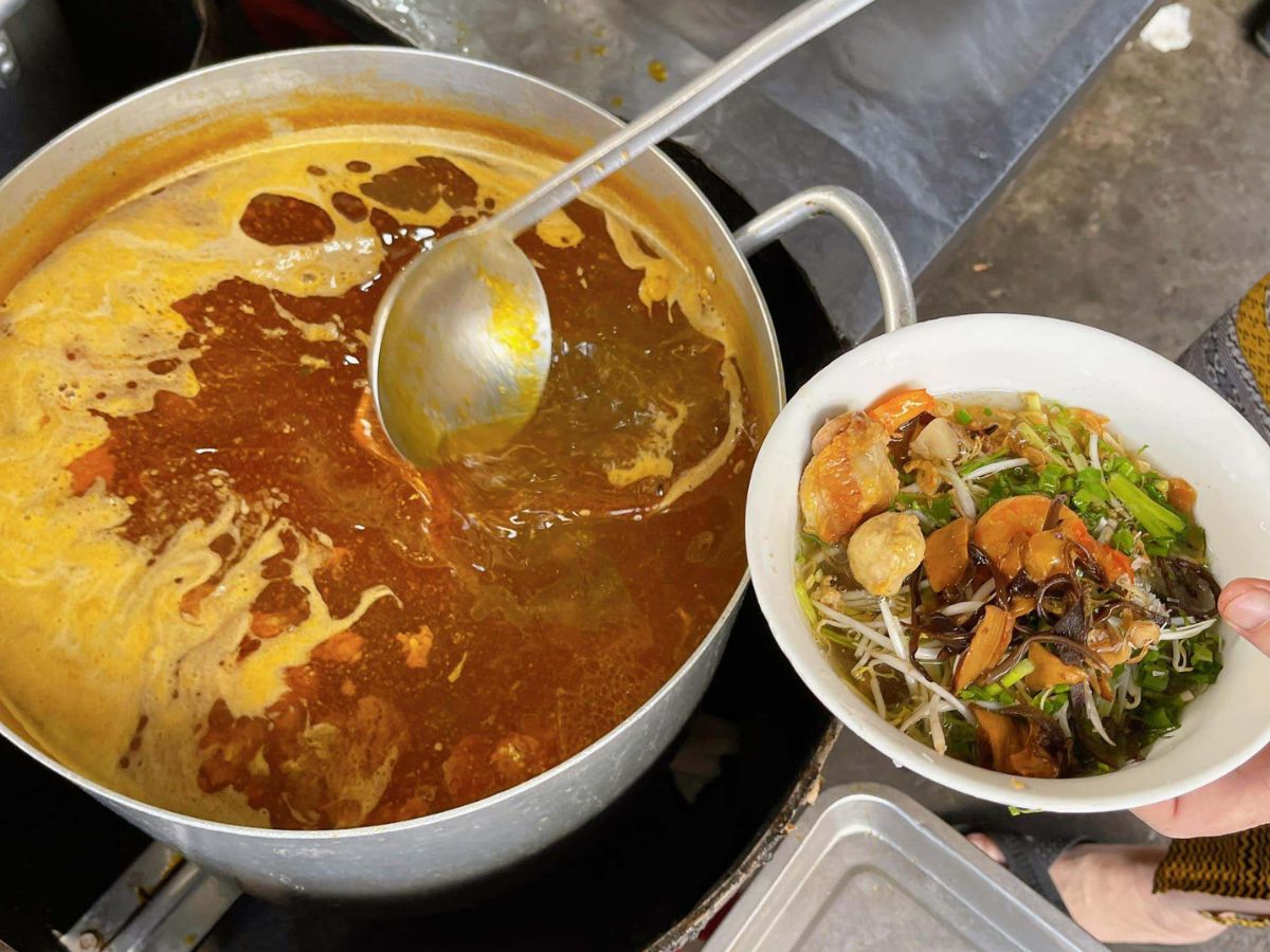 Nhiều quán ăn bánh đa cua giữ hương vị truyền thống tại Hải Phòng