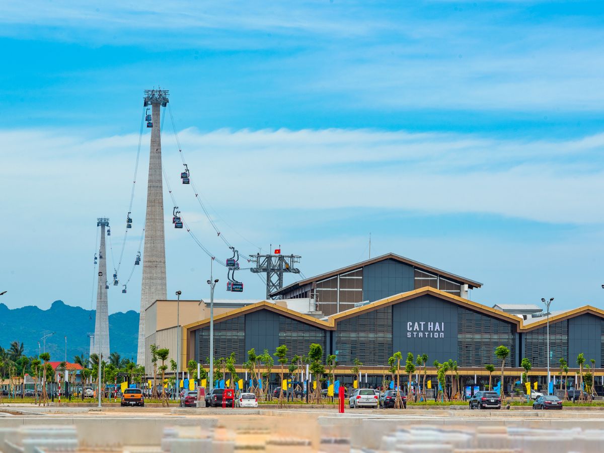 Đến đảo Cát Bà bằng cáp treo Sun World nhanh chóng.