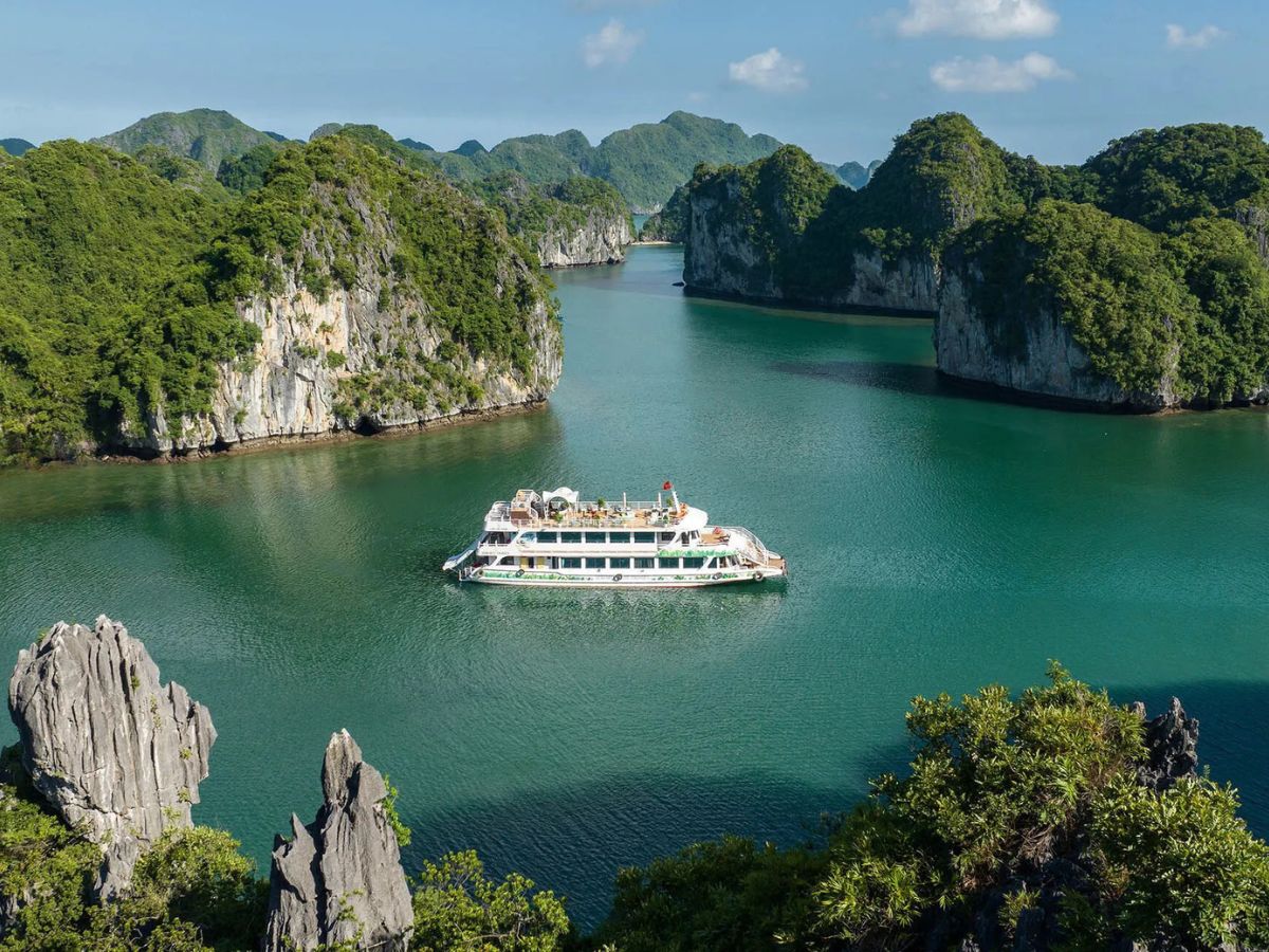 Vịnh Lan Hạ với vẻ đẹp hoang sơ.