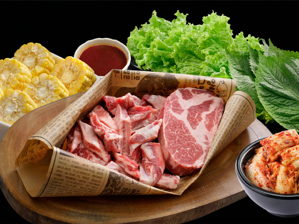 Miếng thịt tươi ngon tại K-Pub.