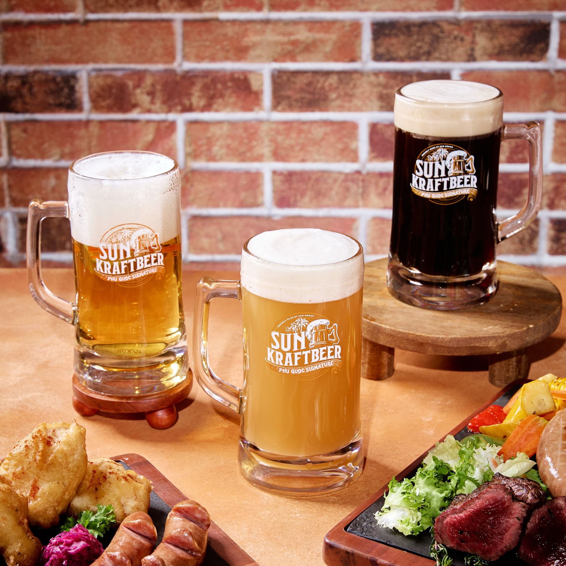 Bia Sun KraftBeer với lớp bọt sánh mịn và hương vị đậm đà.