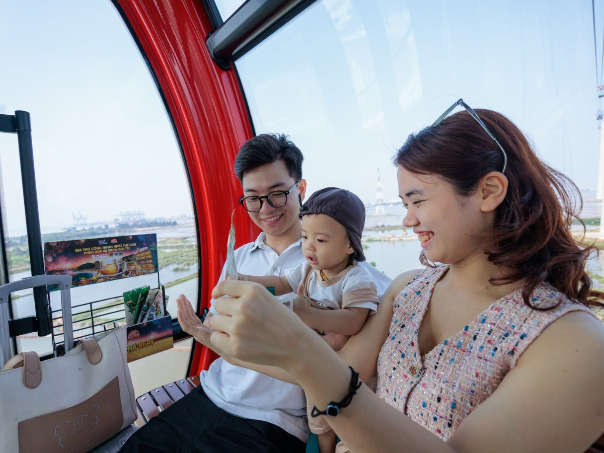 uyến Cát Hải đến Phù Long có chiều dài 3.955 m, hệ thống gồm 60 cabin